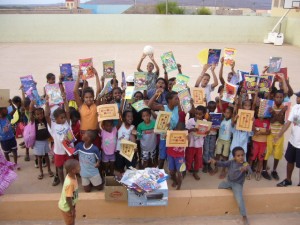 Escolas de J. Galego e F. das Figueiras Donazione fax Multifunzione e Materiale didattico