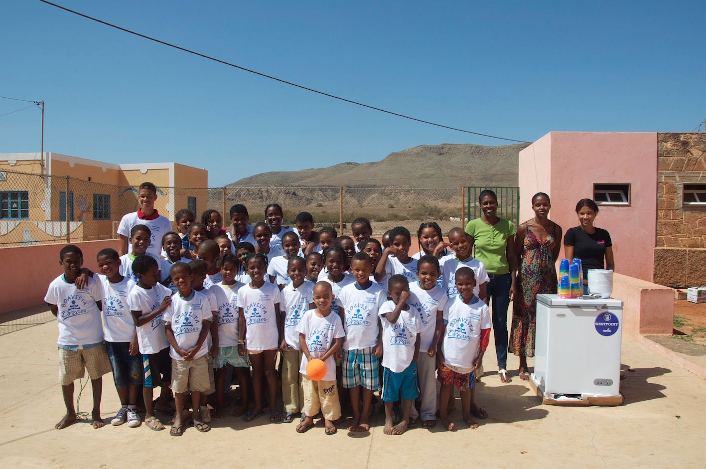 Congelatori dotanti alle scuole primarie J.Galego, F.Figueiras, Estancia, Boafareira, P.Velha