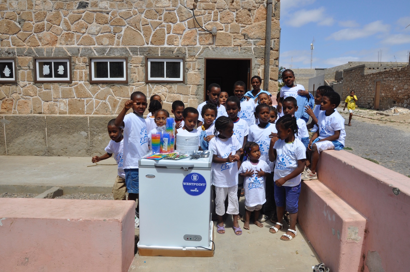 Congelatori dotanti alle scuole primarie J.Galego, F.Figueiras, Estancia, Boafareira, P.Velha