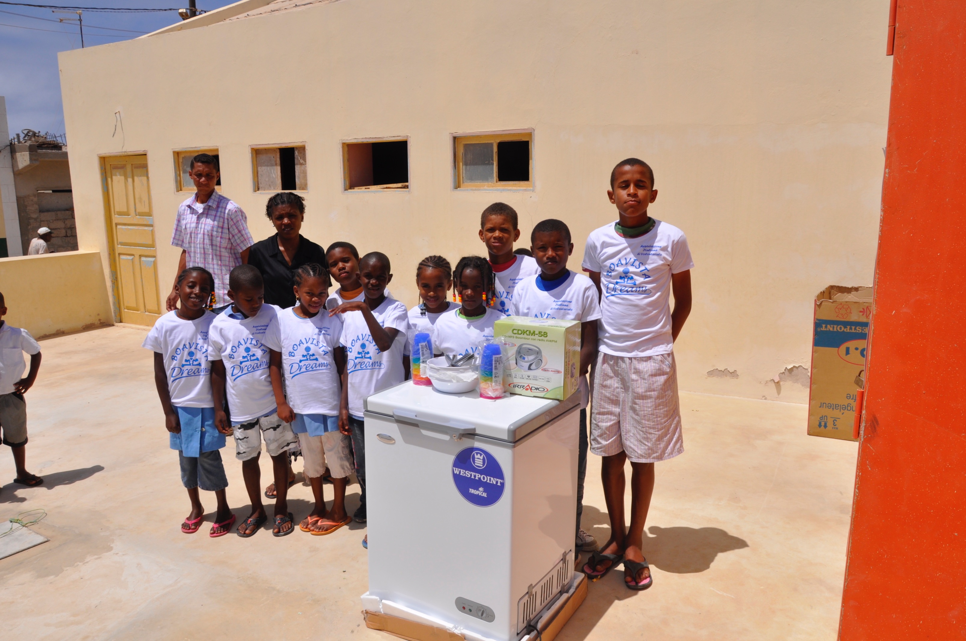 Congelatori dotanti alle scuole primarie J.Galego, F.Figueiras, Estancia, Boafareira, P.Velha