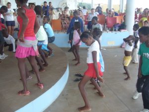 Momenti insieme ai bambini durante le attivitÃ 