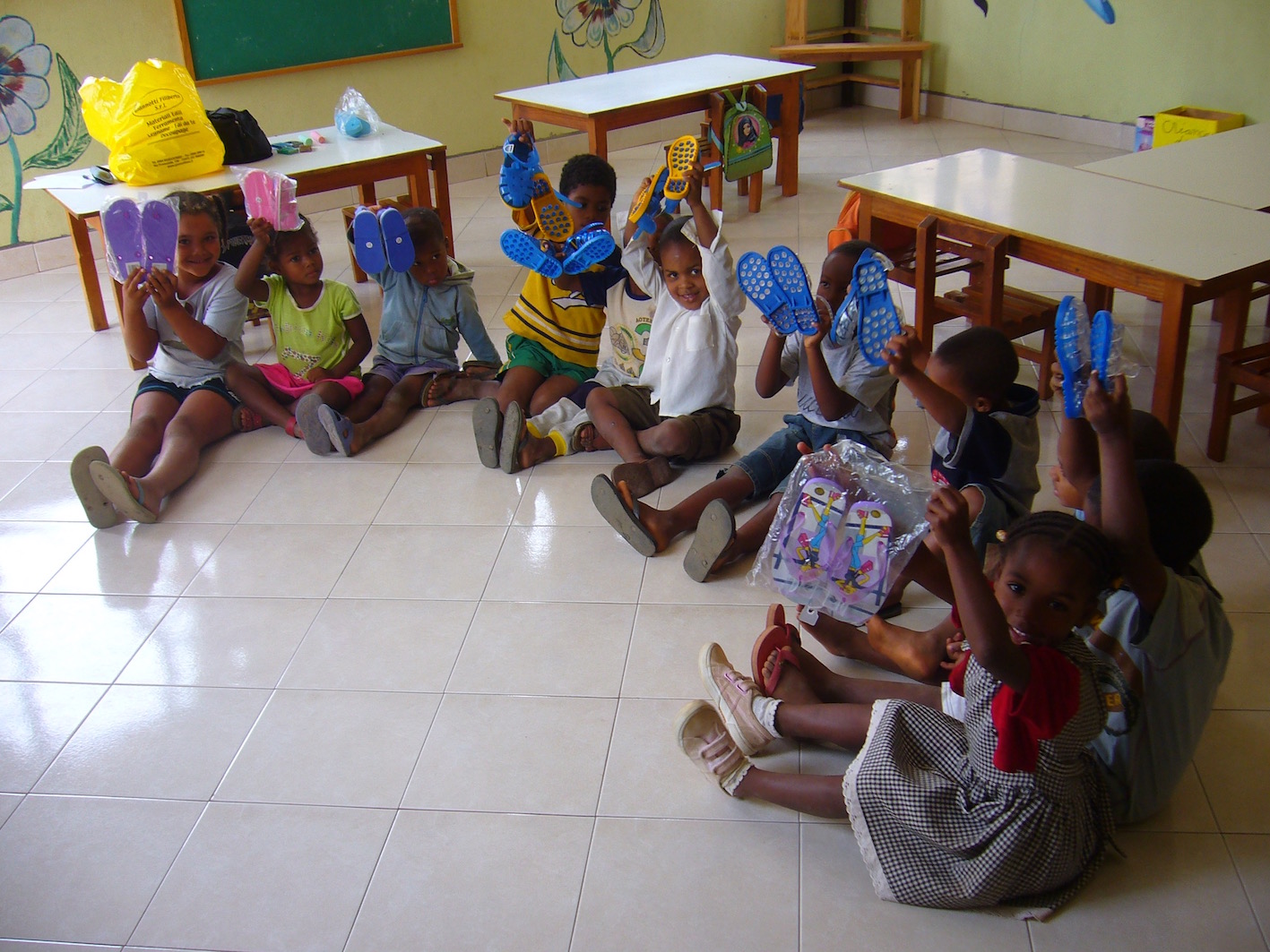 Donazione sandali e ciabatte