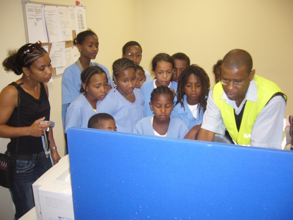 Momenti insieme ai bambini durante le attivitÃ 