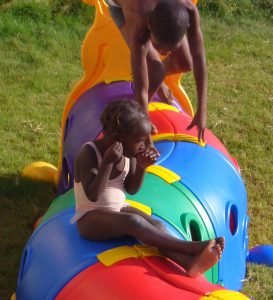 Momenti insieme ai bambini durante le attivitÃ 